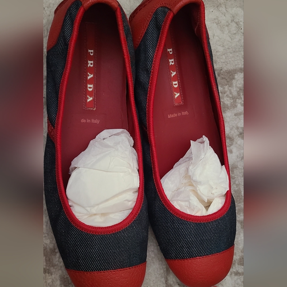 Prada Women's Black and Red Flats - Picture 14 of 14